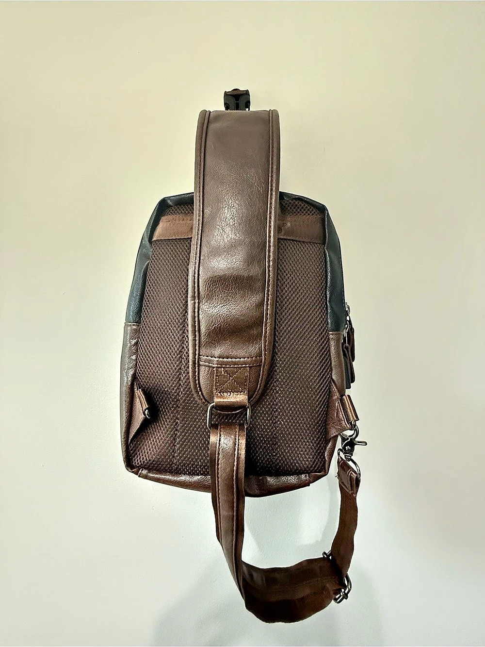 Men's Two-Tone Leather Sling Backpack in Black & Brown - Picture 2 of 6